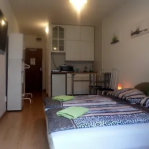 Leslie , Budapest Hungary